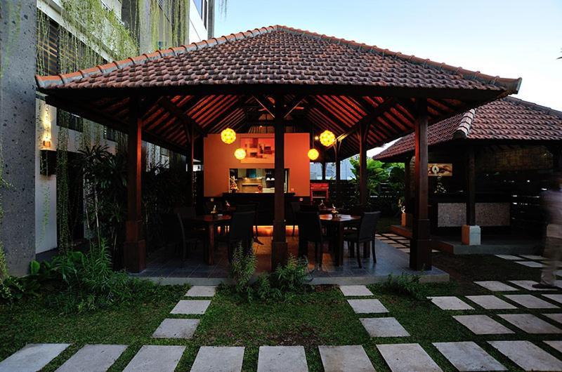 Ganga Hotel & Apartment Denpasar Exteriör bild