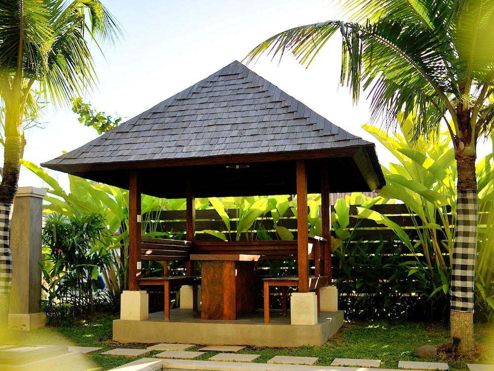 Ganga Hotel & Apartment Denpasar Exteriör bild