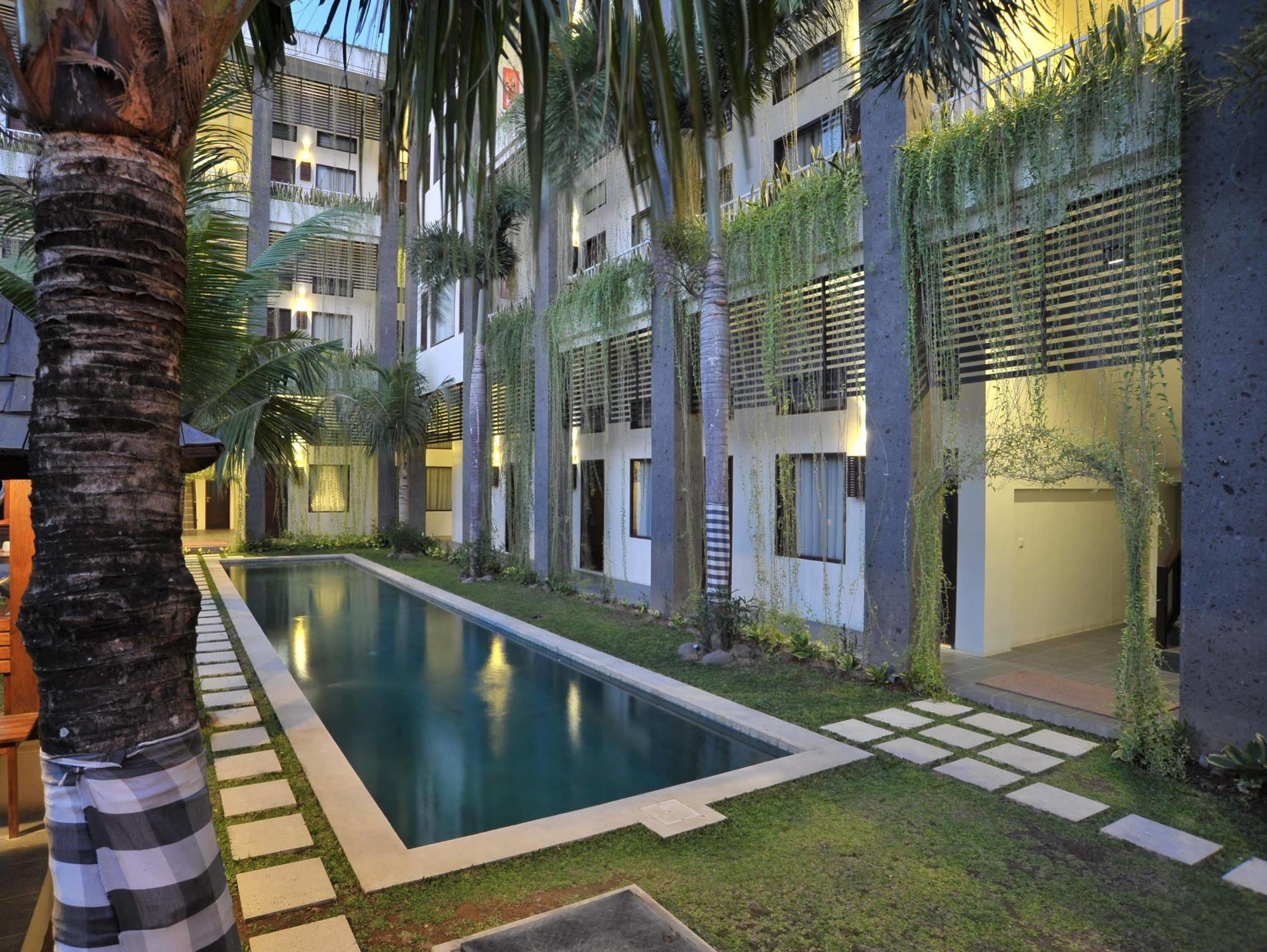 Ganga Hotel & Apartment Denpasar Exteriör bild