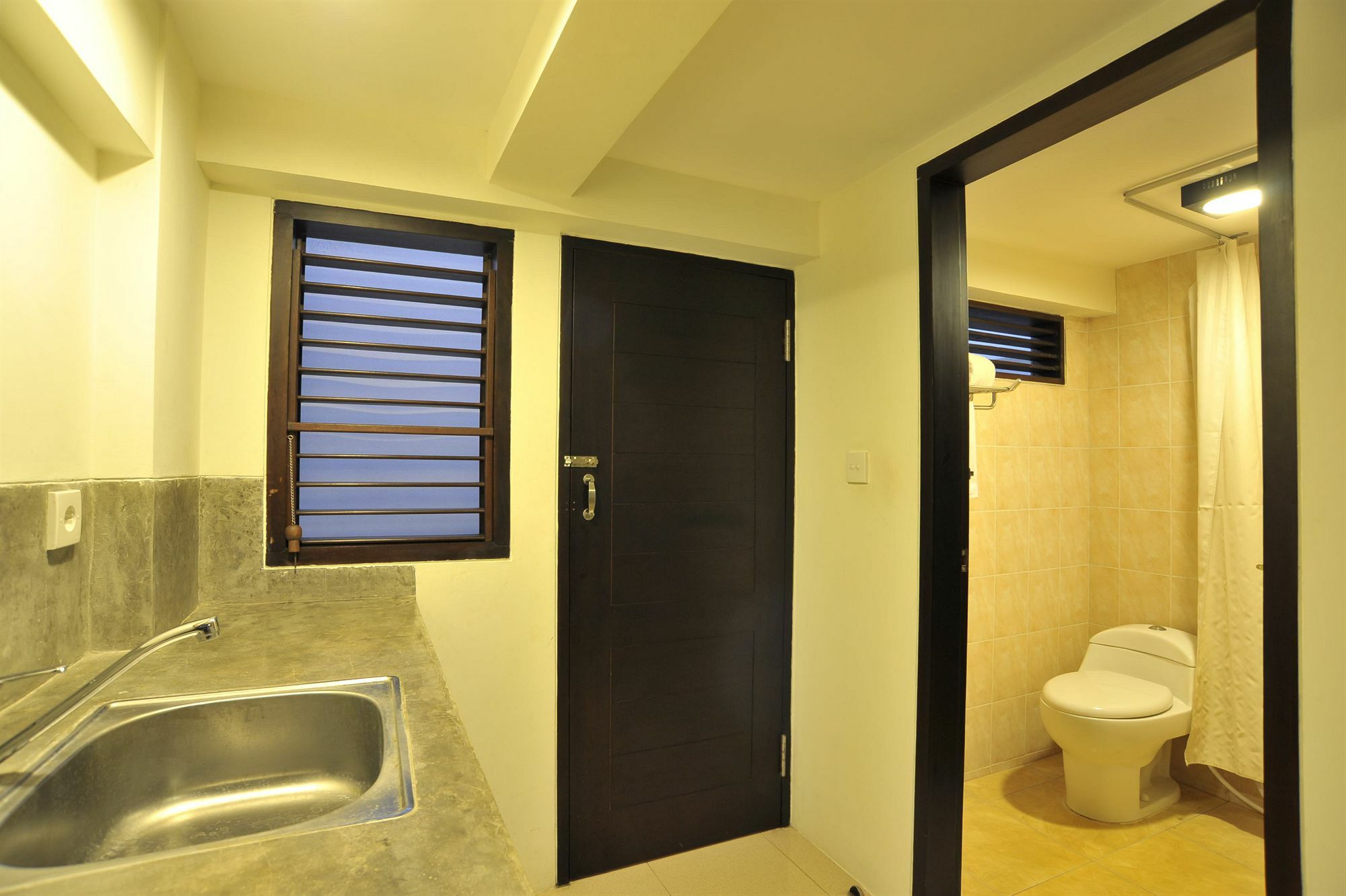 Ganga Hotel & Apartment Denpasar Exteriör bild