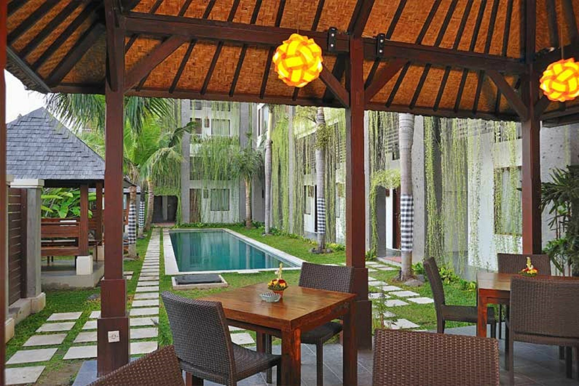 Ganga Hotel & Apartment Denpasar Exteriör bild