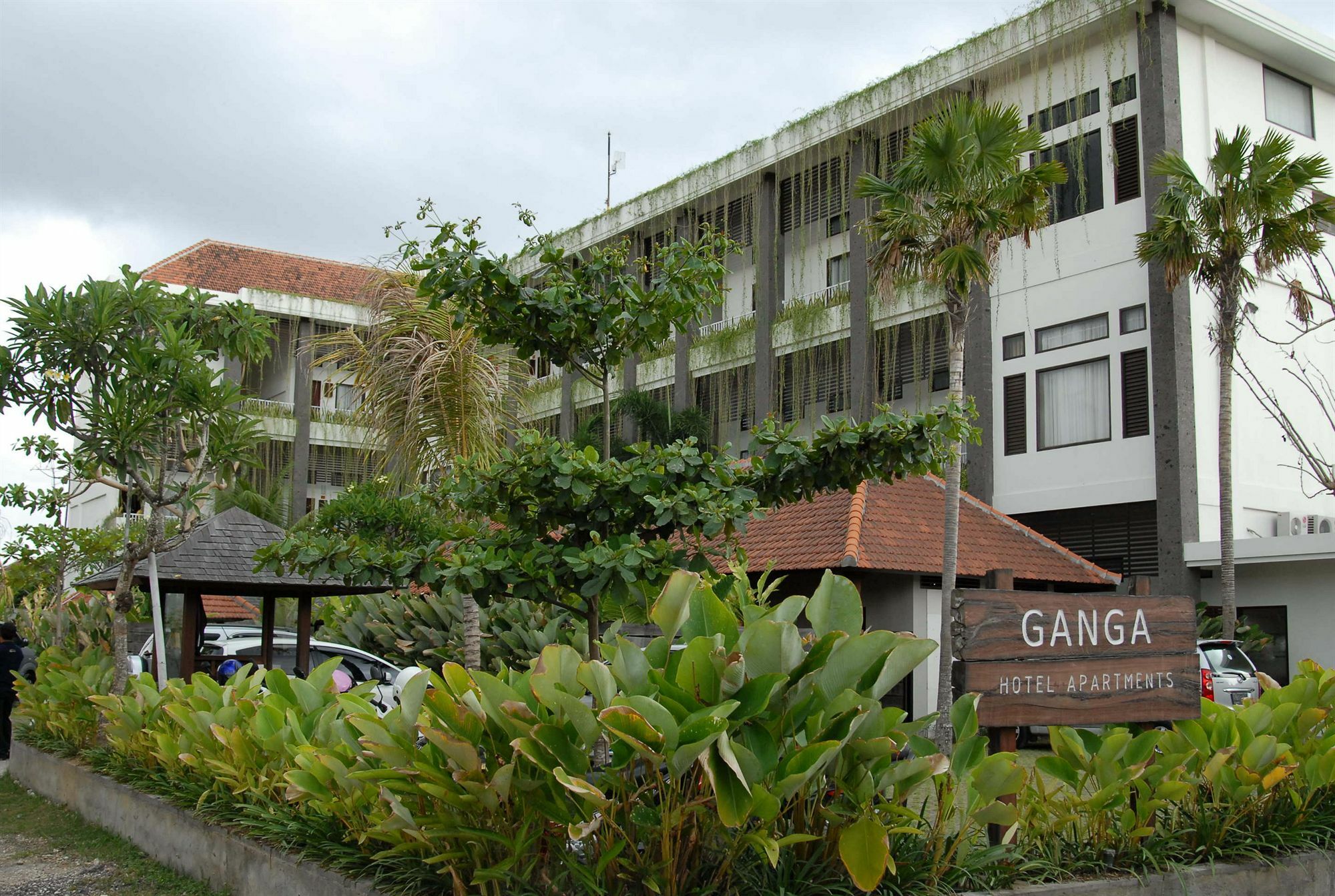 Ganga Hotel & Apartment Denpasar Exteriör bild