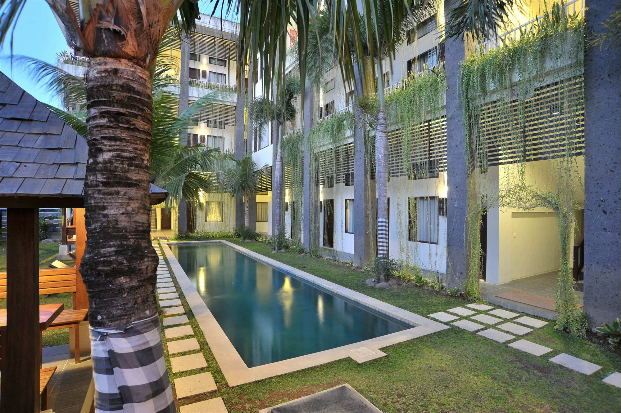 Ganga Hotel & Apartment Denpasar Exteriör bild