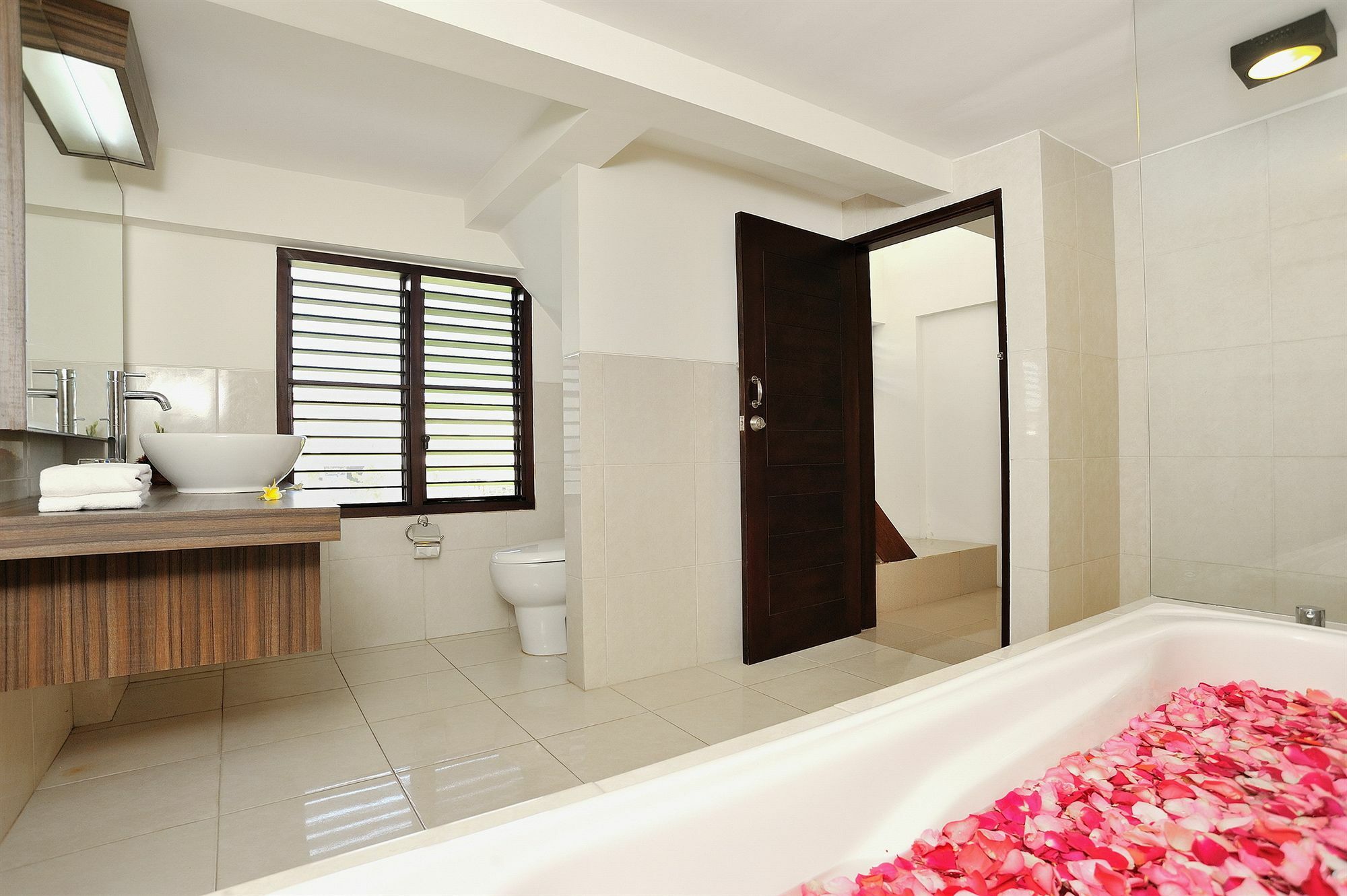 Ganga Hotel & Apartment Denpasar Exteriör bild