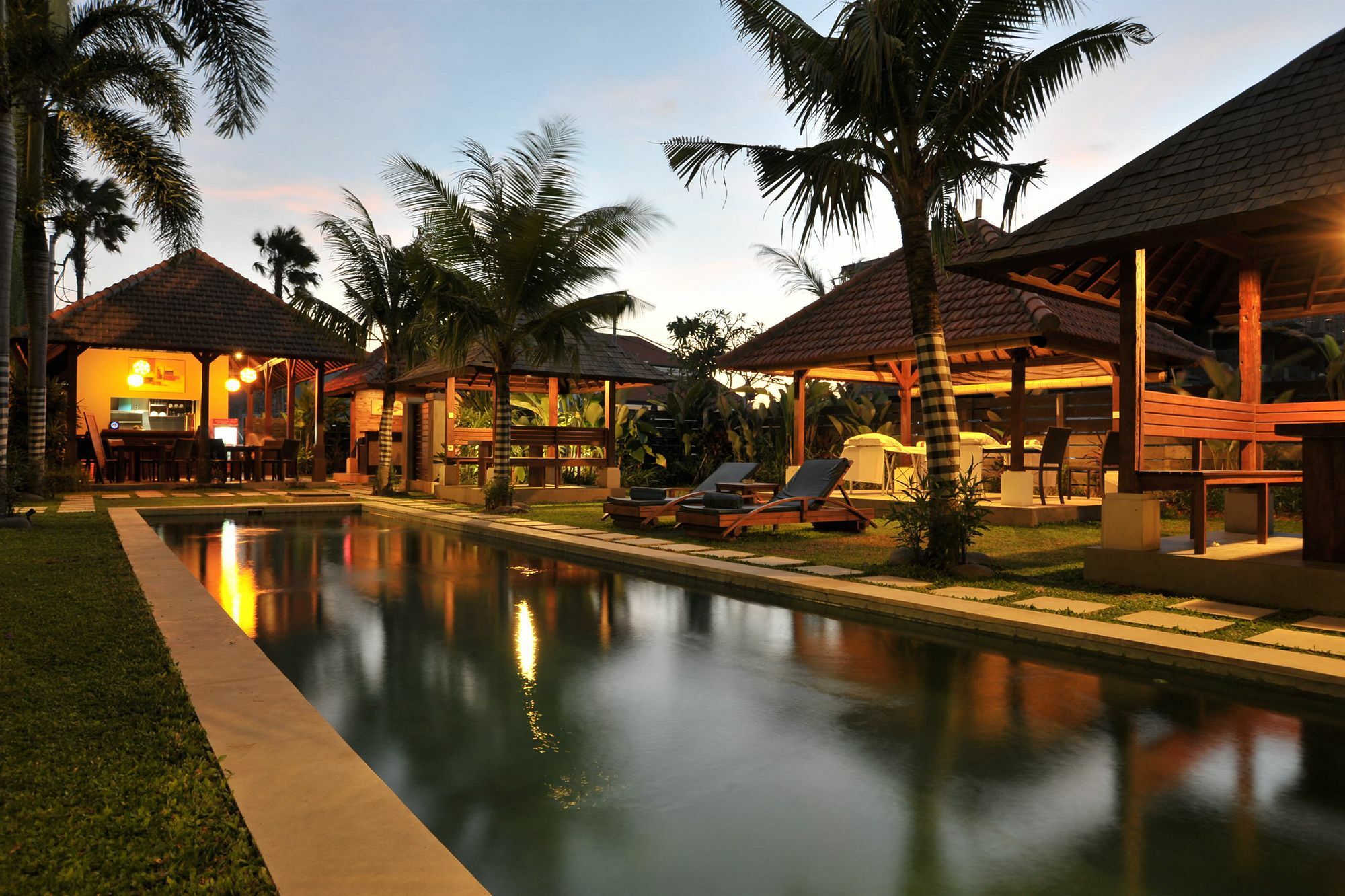 Ganga Hotel & Apartment Denpasar Exteriör bild